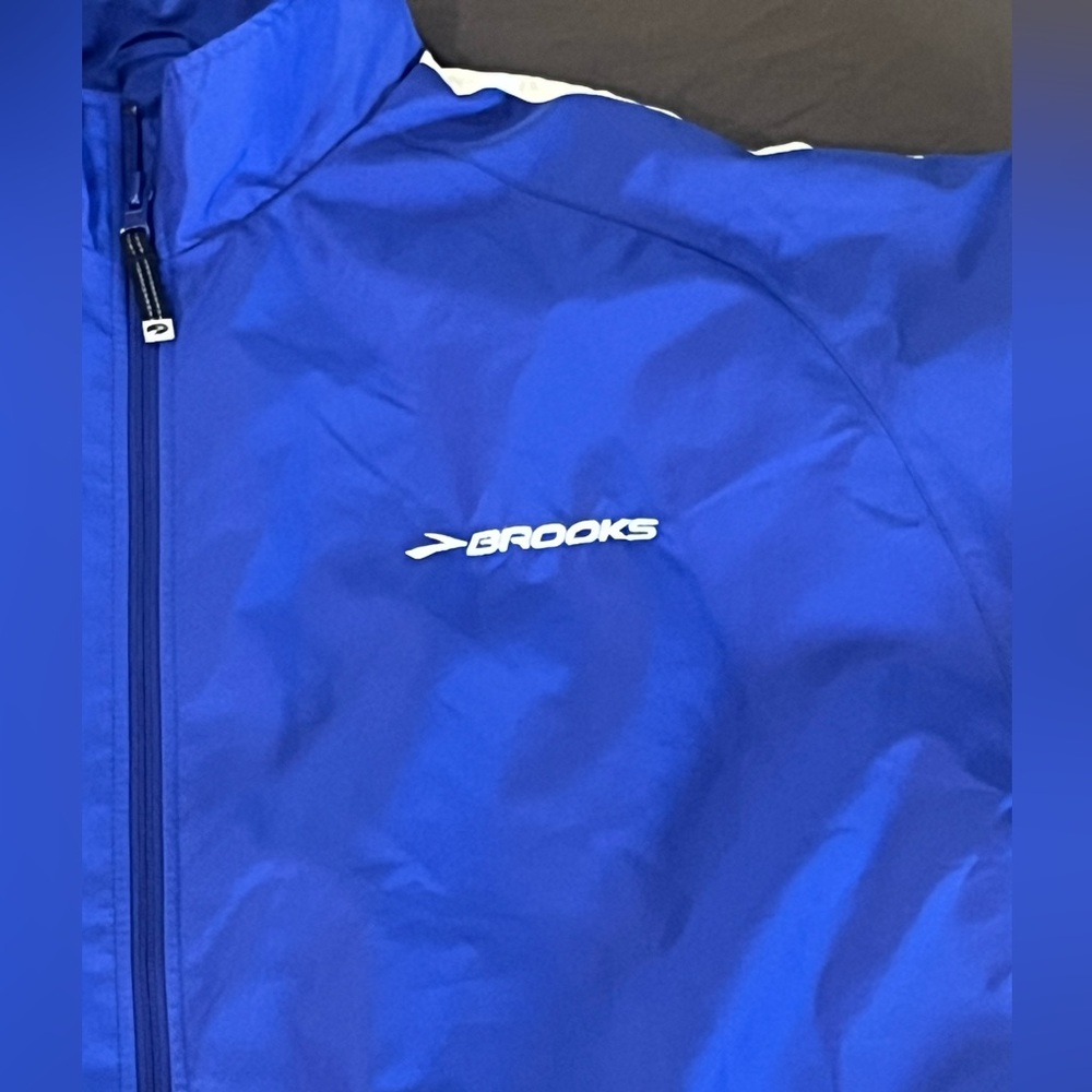 BROOKS - Picture 4 of 15